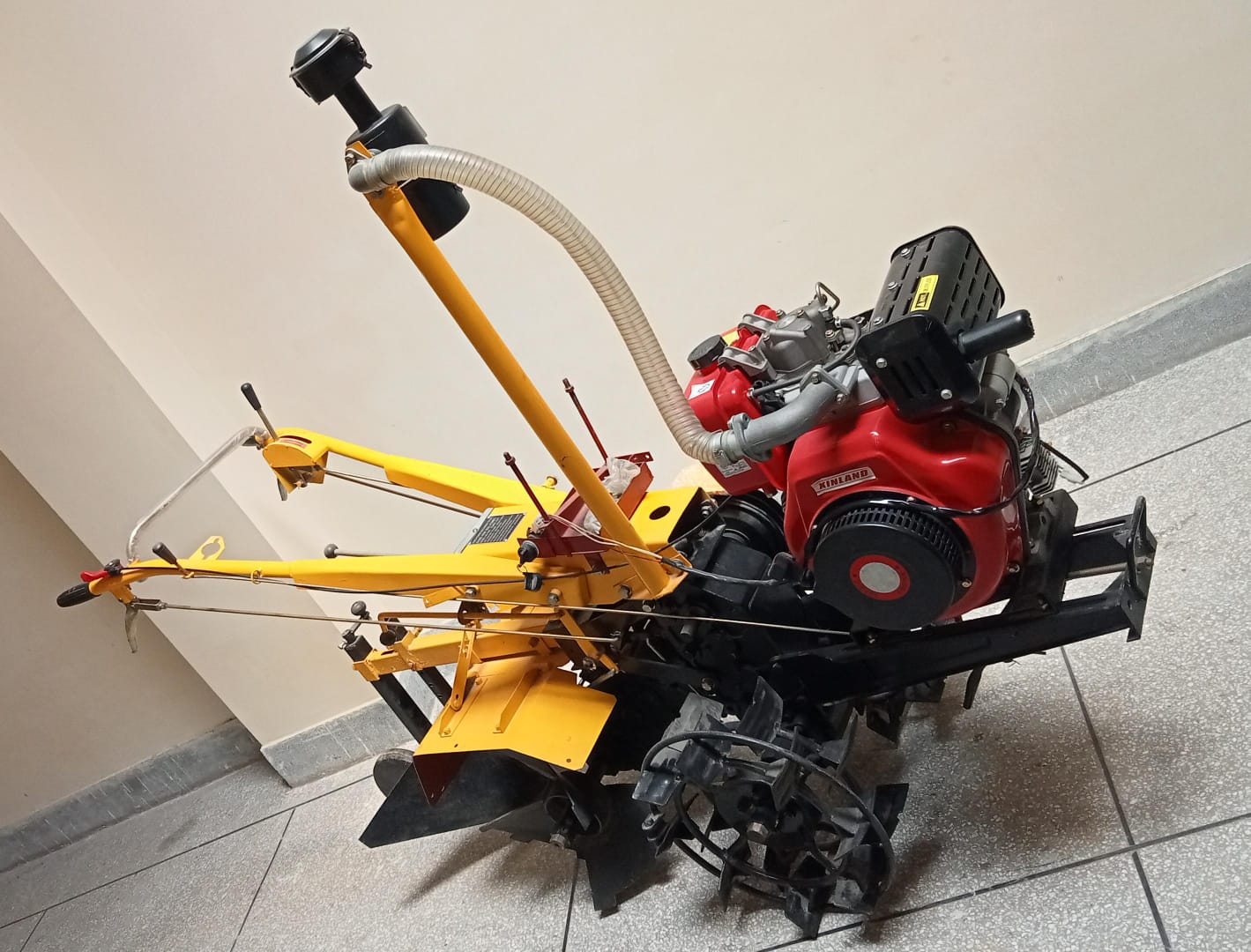 Earthing Up Tiller 1500