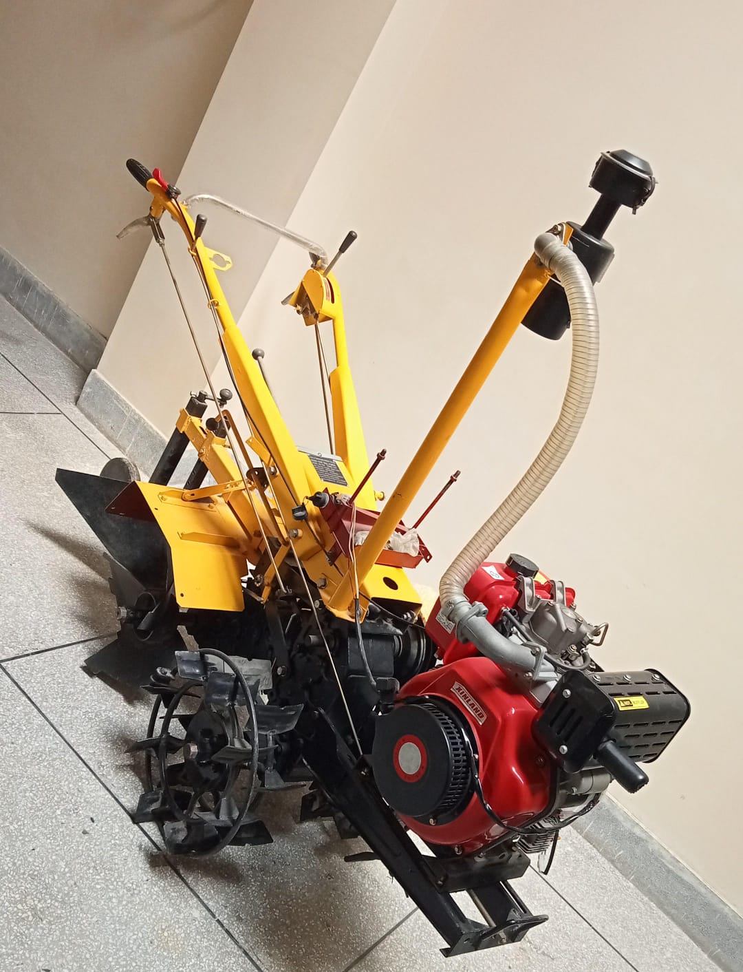 Earthing Up Tiller 1500