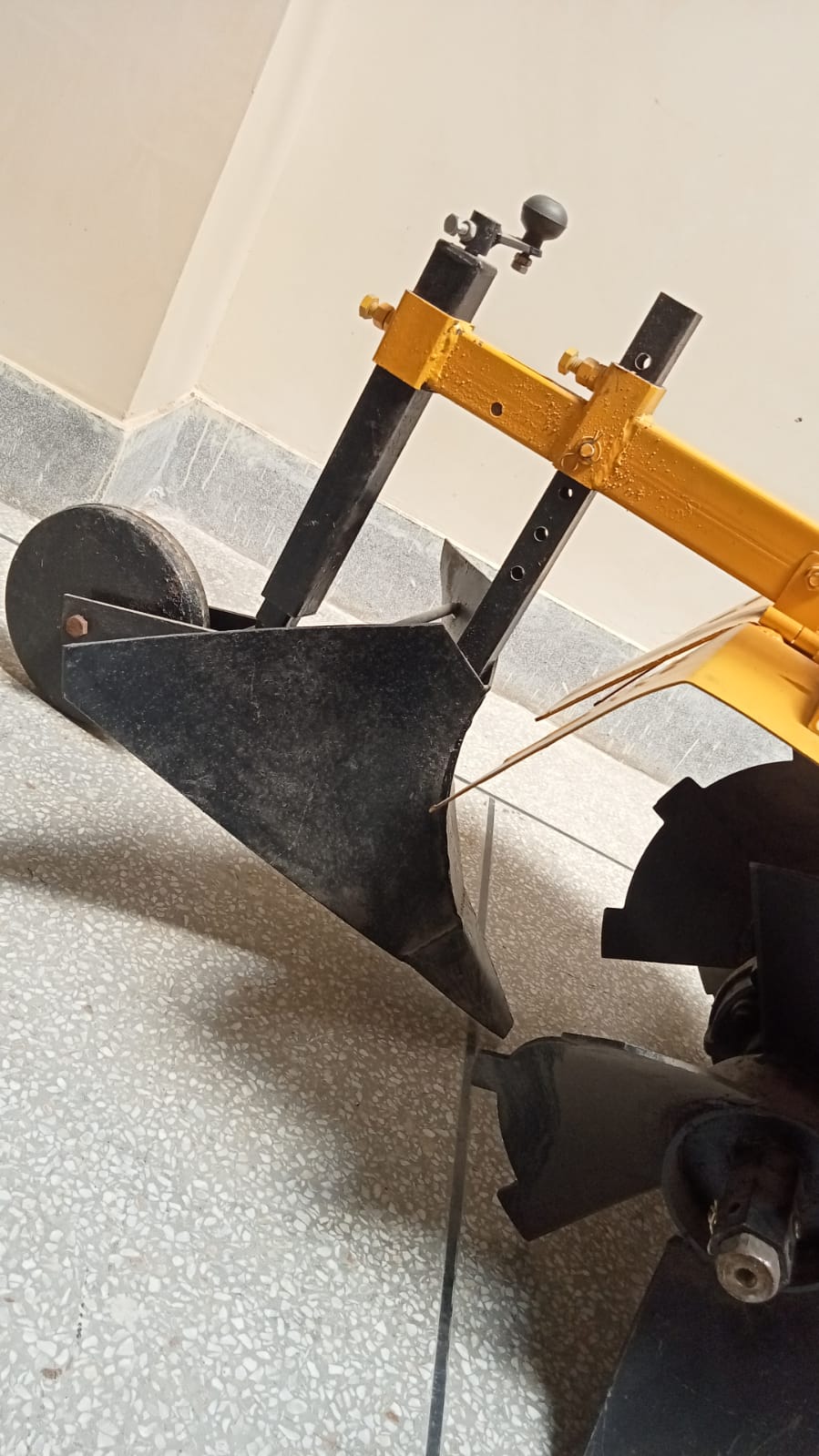 Earthing Up Tiller 1500