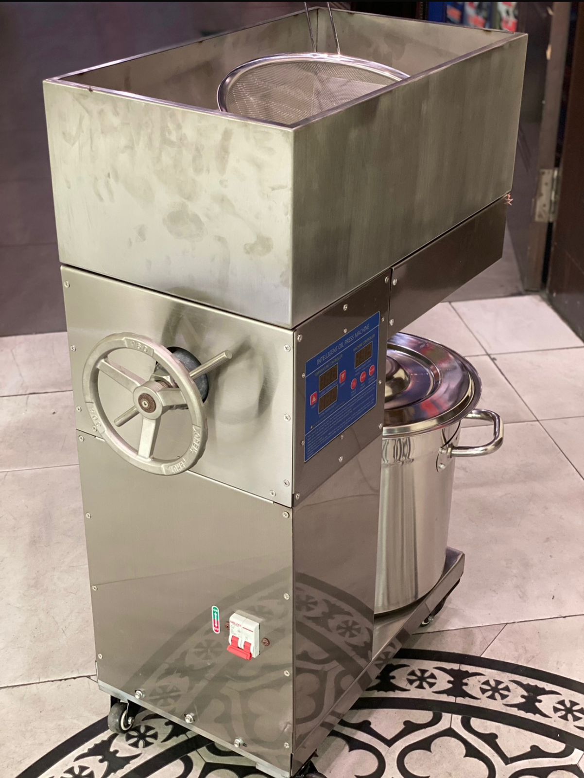 Oil Press Machine 2500W 23L