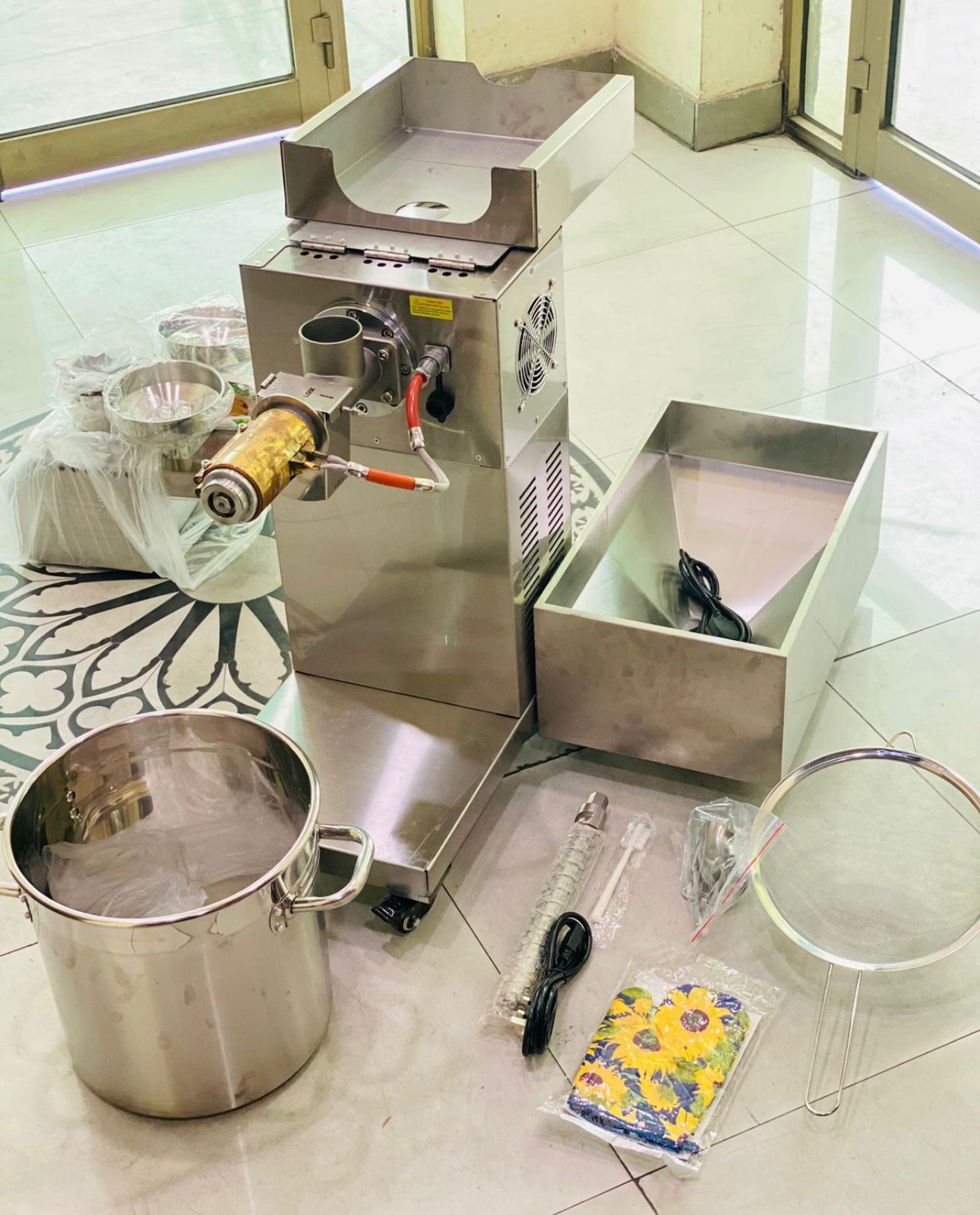 Oil Press Machine 2500W 23L