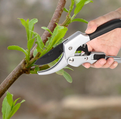 Garden Pruner Center Cut